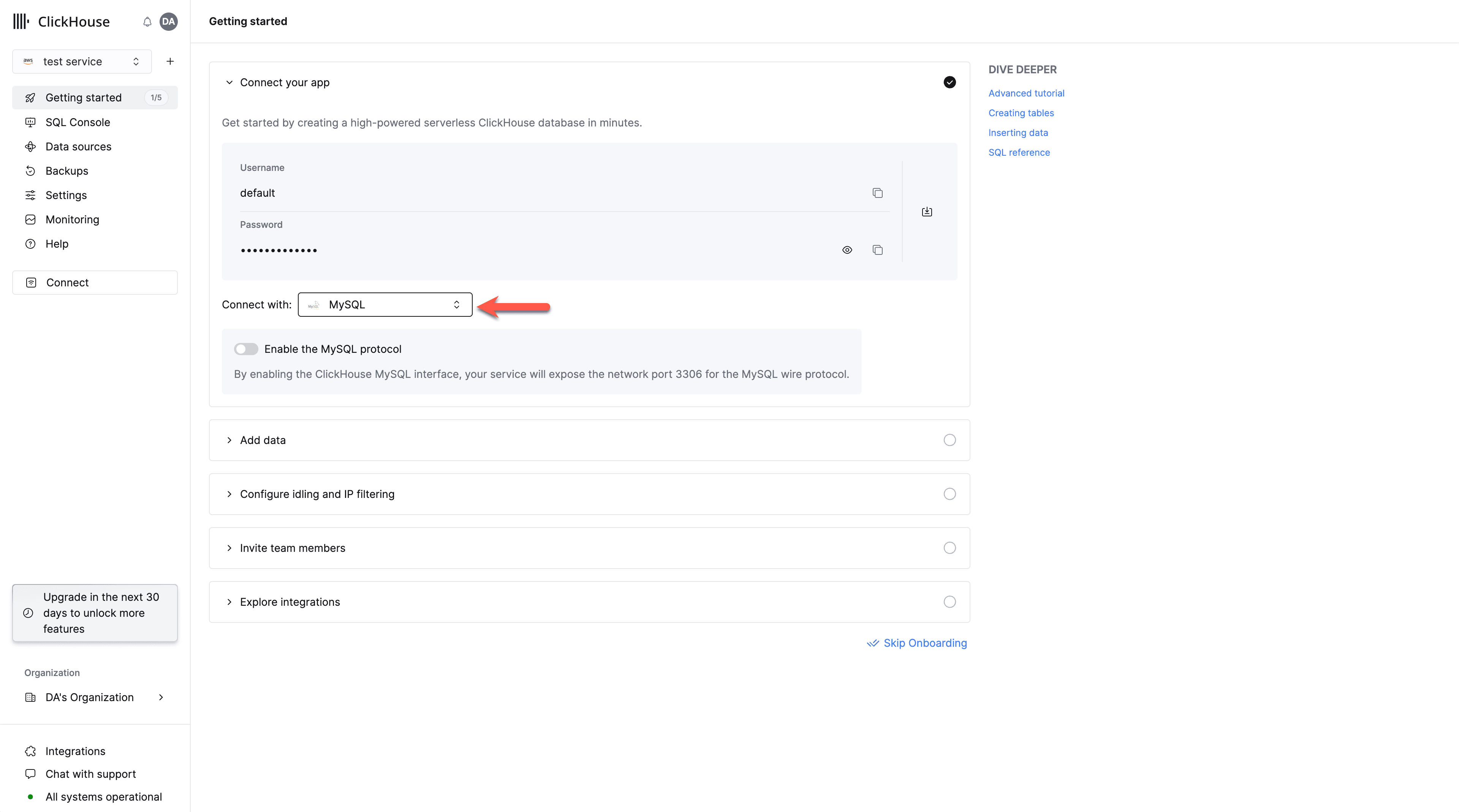 Pantalla de credenciales de ClickHouse Cloud que muestra el menú desplegable para seleccionar la interfaz MySQL