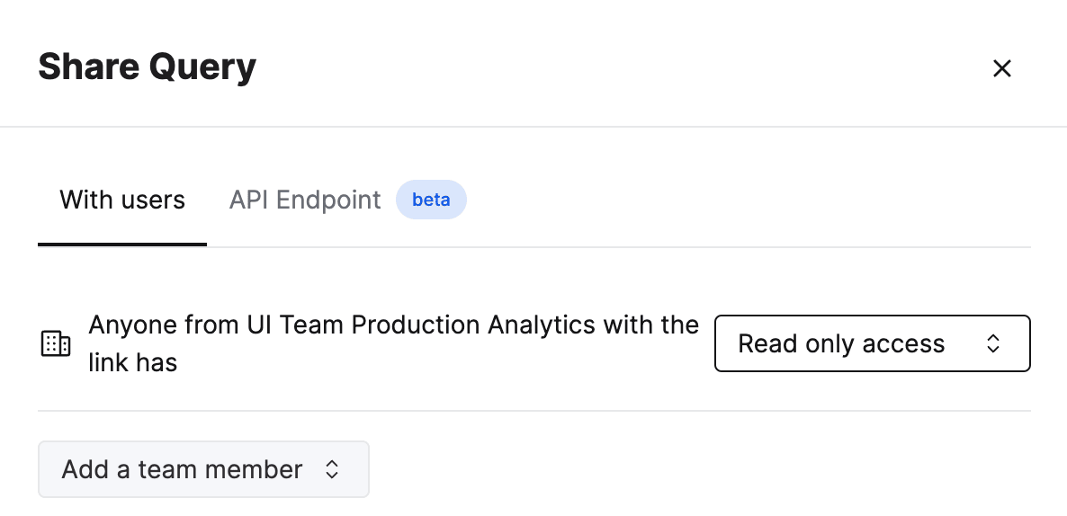 Editor de consultas de ClickHouse Cloud que muestra la función de compartir con opciones de permisos