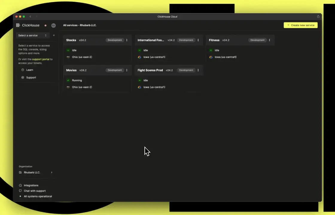 Animación que muestra la interfaz de la nueva consola de ClickHouse Cloud con editor SQL integrado y funciones de administración