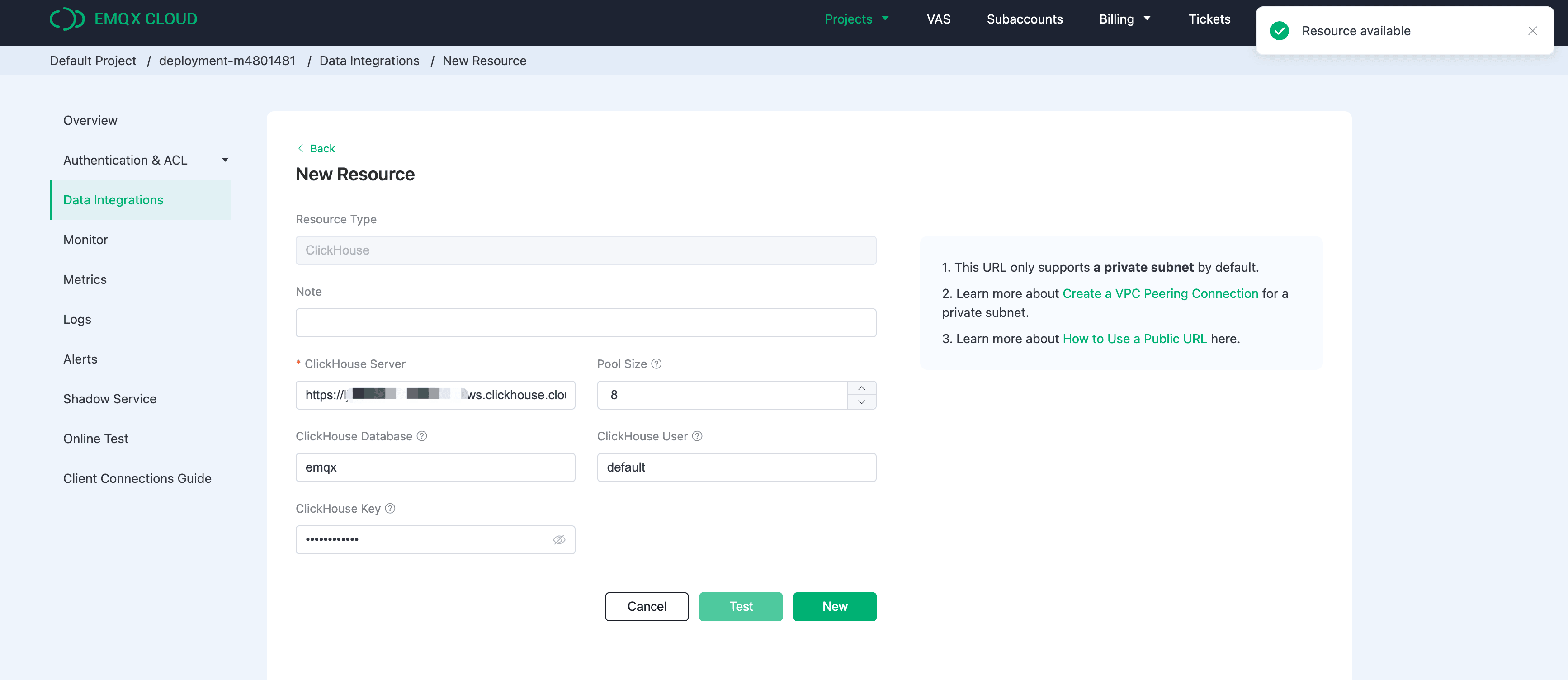Formulario de configuración del recurso de EMQX Cloud ClickHouse con detalles de conexión