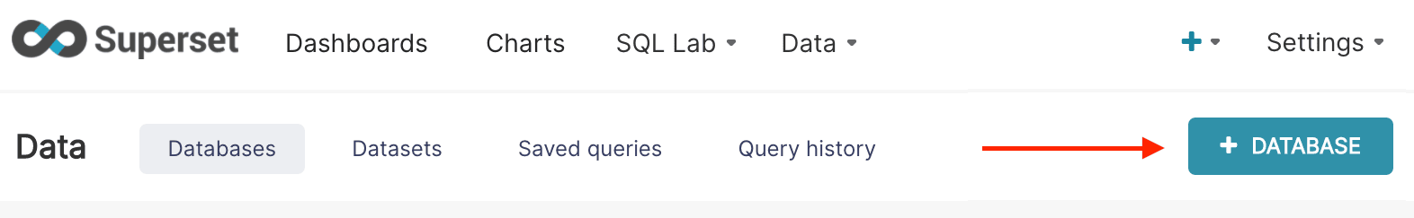 Interfaz de Superset que muestra el menú Database con el botón + Database resaltado